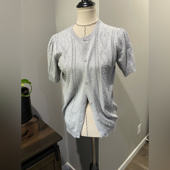 Kancy Kole women’s short sleeve sweater in light grey. Women’s size L - Picture 14 of 16
